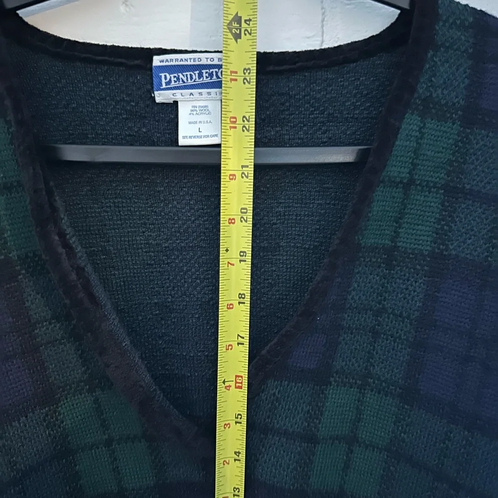 Vintage Pendleton Women's Navy/Green Plaid Wool Cardigan Sweater - Green/Navy - Picture 5 of 5